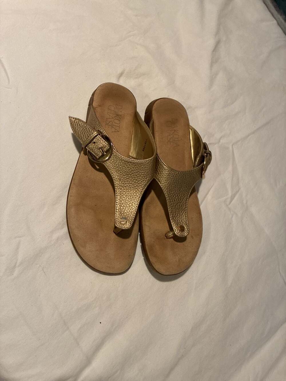 Dakota Chase Brisa Metallic Gold Thong Buckle Sandals